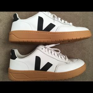 Veja 38 V2 White Black Gum Sole Leather 